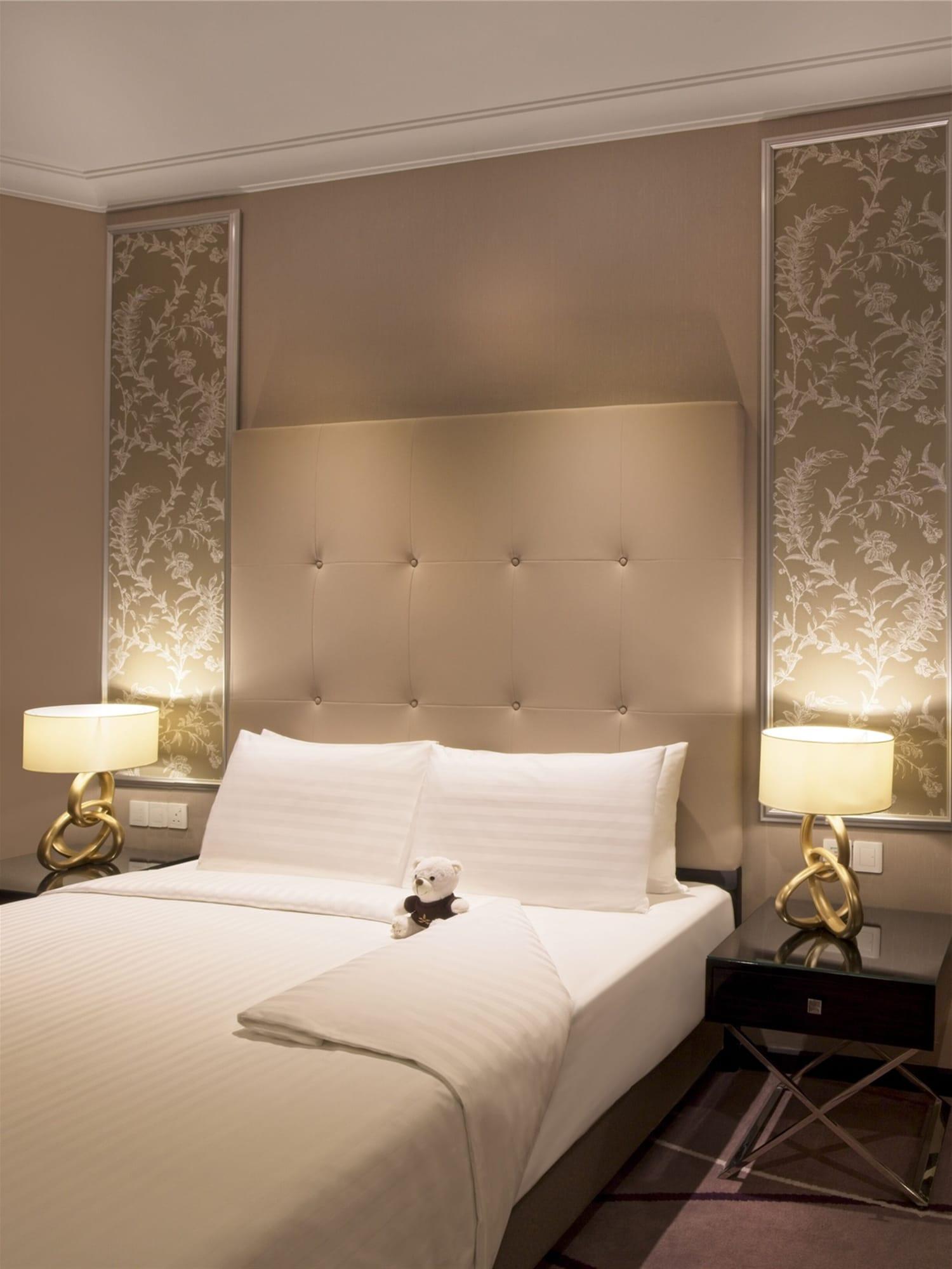 Dorsett Hartamas Kuala Lumpur Hotel Buitenkant foto A bed with a headboard